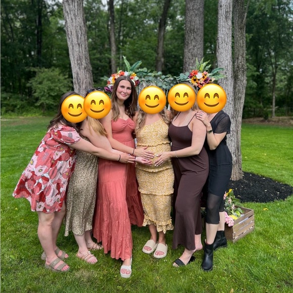 Wore once, pink isn’t my color. - Picture 2 of 3